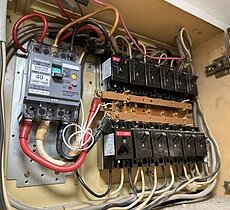30年前のブレーカーを安全の為に交換