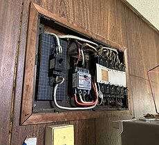 漏電ブレーカー経年劣化で破損交換