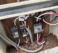 電気が消えて調査したらブレーカーの故障で交換