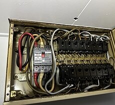 雷で漏電ブレーカー破損交換