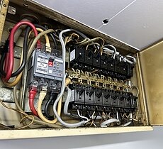 古いブレーカーの交換